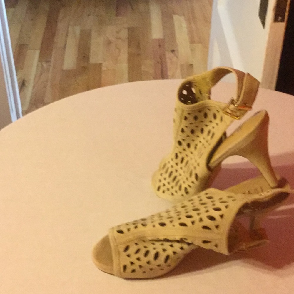 Reba Shoes - Picture 3 of 3